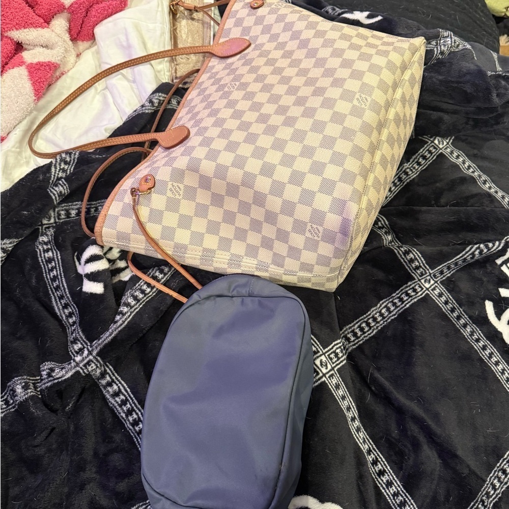 Lulu lemon  pouch/ make up bag blue/gray - Picture 5 of 7
